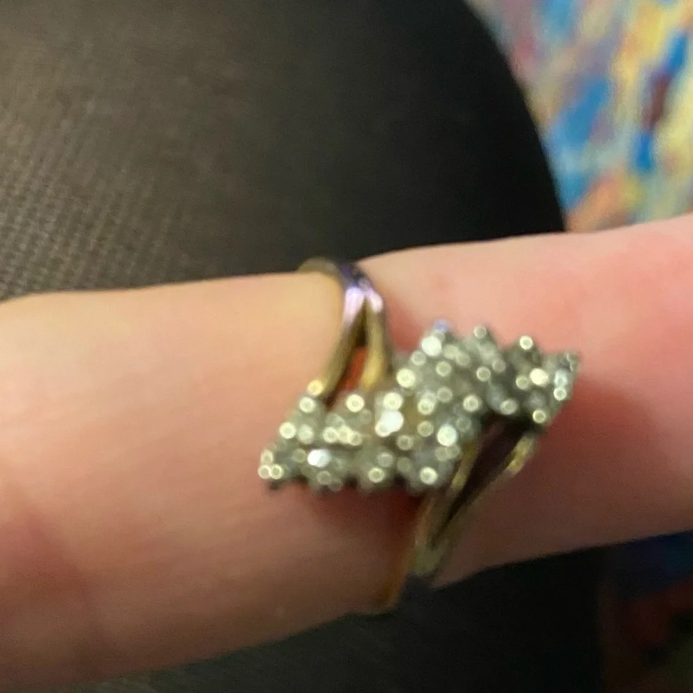 Elegant Understated Diamond Ring - Picture 5 of 6